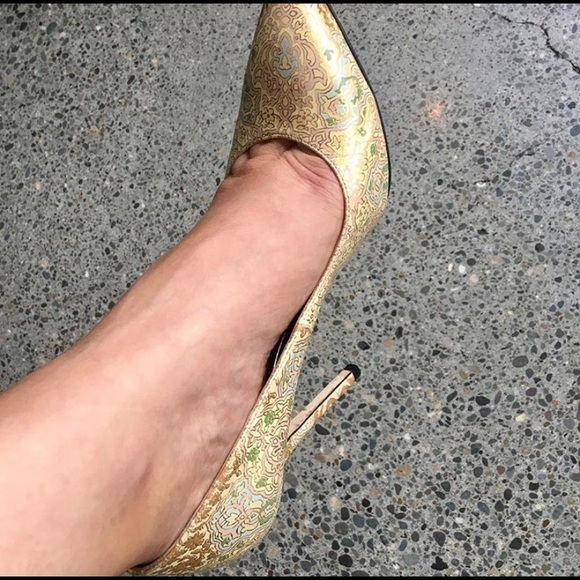 Gold leather handmade pumps made in Italy, perfect Cinderella shoes!👸🏼 - Picture 3 of 7